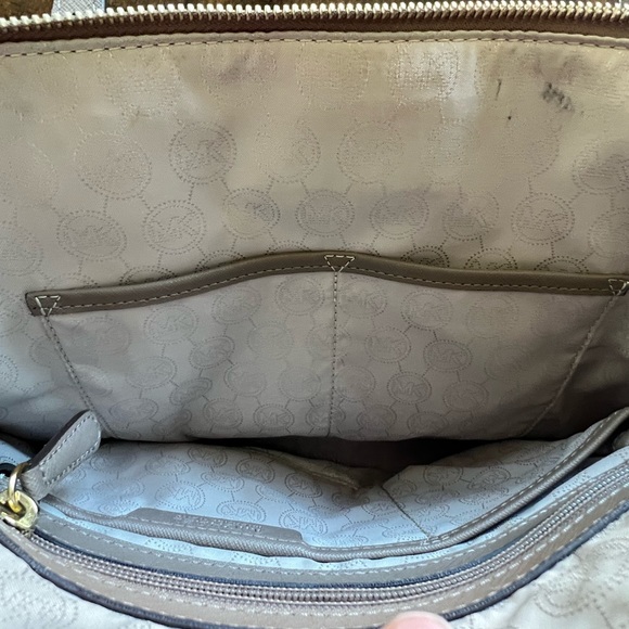 Michael Kors Jet Set East West Top Zip Tote - Picture 7 of 15